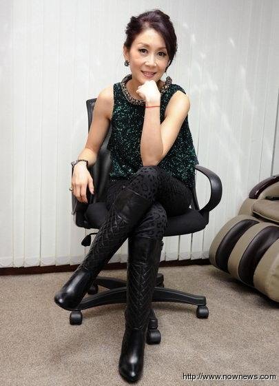 明星秋冬最爱靴款／时尚不要盲从！秋冬一定要有膝上靴　曲艾玲最推动物、菱格纹