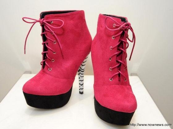 明星秋冬最爱靴款／设计鬼才林国基　靴款走另类风格　首重鞋跟变化、抢眼为主！