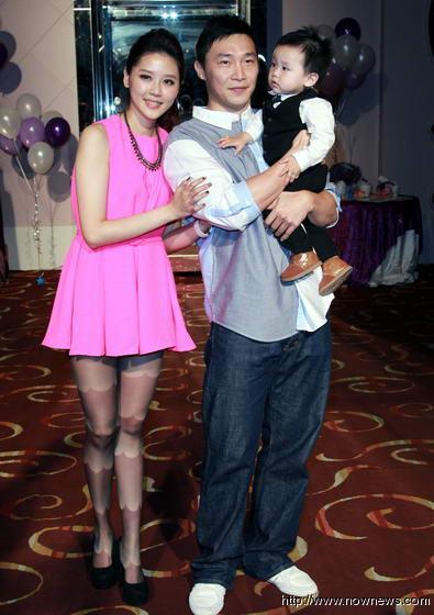 Willson满一岁（右），才刚学会走路。（记者朱家彦／摄影）