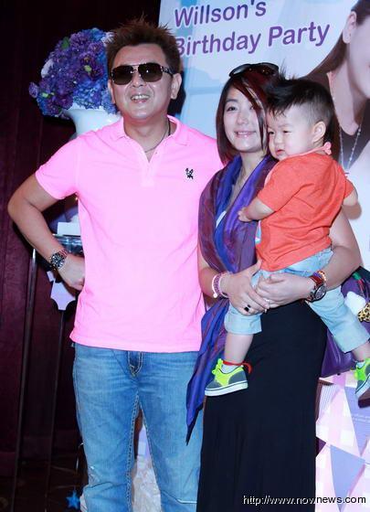 Willson满一岁（右），才刚学会走路。（记者朱家彦／摄影）